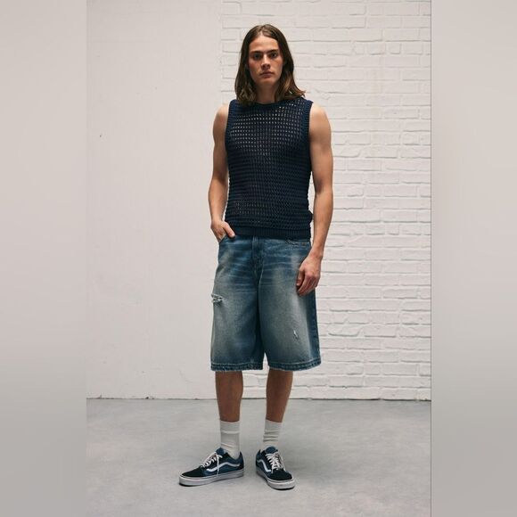 BDG navy Focus Knit crochet vest size Large NWT - Picture 3 of 8